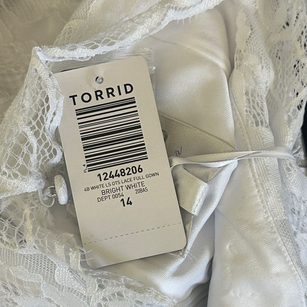 TORRID 14 White Lace Off Shoulder A-Line Wedding Dress NWT - Picture 4 of 12